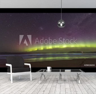 Afbeeldingen van Incredible time lapse of the Southern Lights or Aurora Australis from a beach in Tasmania bioluminescence in the breaking waves